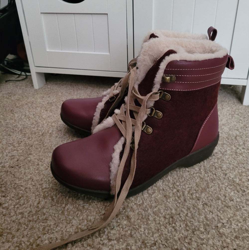 Women's Spenco Burgundy Boots with Fur Details, Size 7.5 - Picture 6 of 9